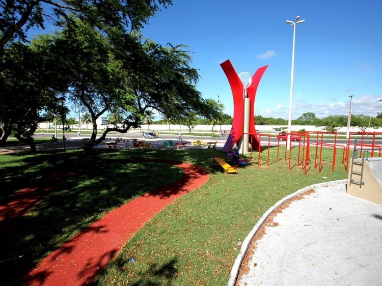 Praça da Juventude é inaugurada e Governo do Estado autoriza novas obras em Tauá
