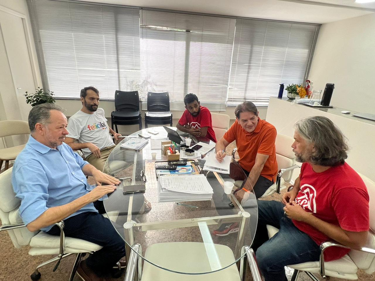 Universidade em comunidades periféricas vai receber cursos de energia solar, programação, imagens e grafite, e chef de cozinha solidária. FOTO: Diulgação