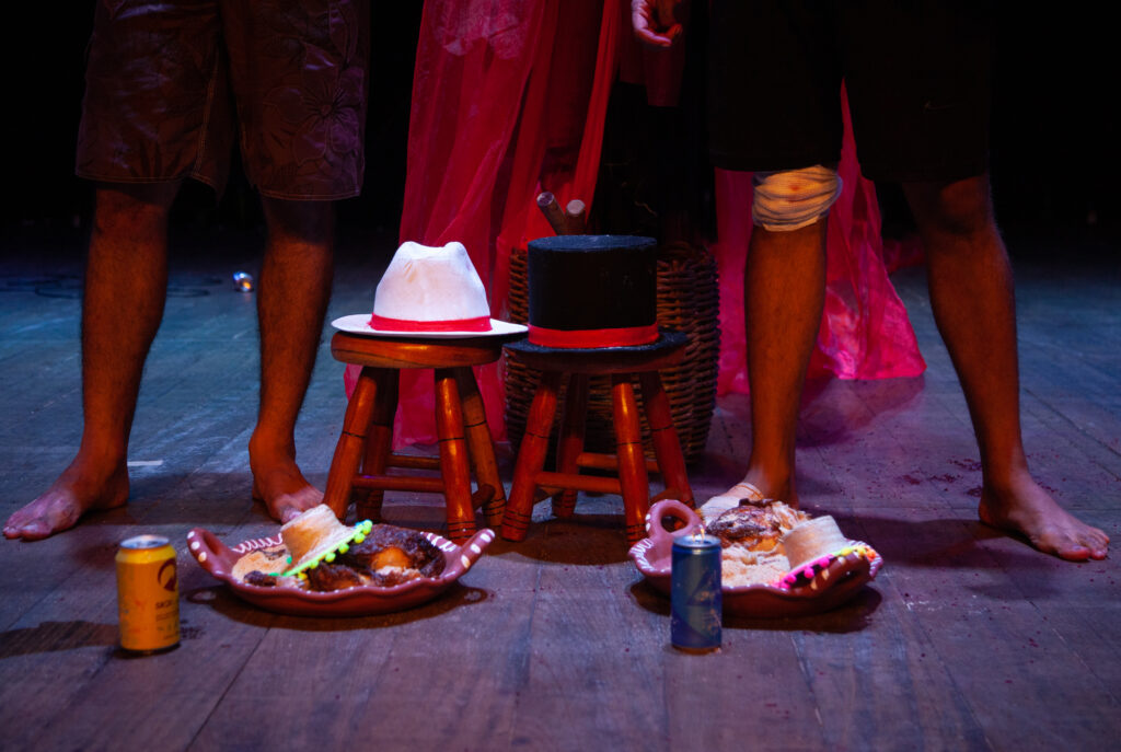 O espetáculo é construído com base no livro "Contos de Exu" escrito por Rafael Semino. FOTO: Exu não vem hoje/Divulgação