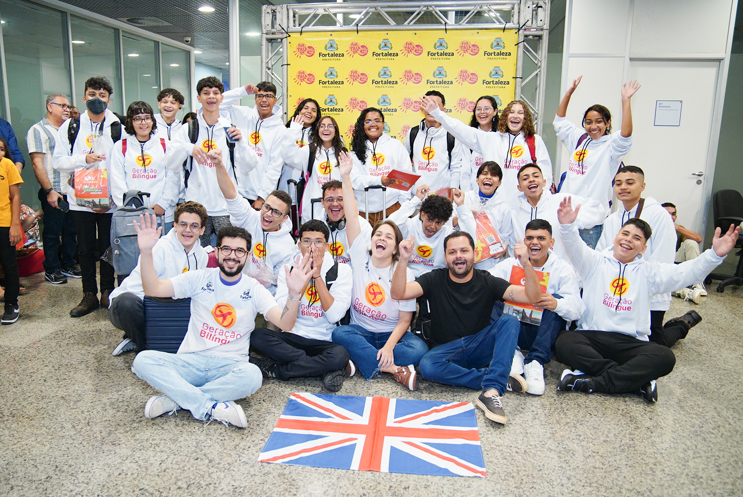 jovens-da-rede-publica-de-ensino-embarcam-para-a-inglaterra-neste-domingo-09